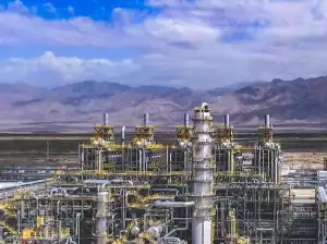 GPT被曝讨好用户？Claude回应：我们更冷静——两大AI巨头互揭软肋