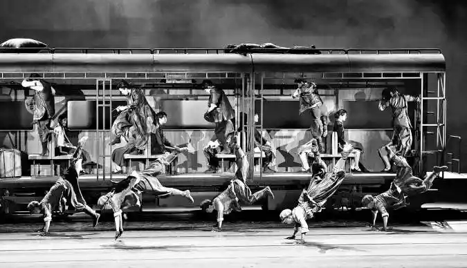 《铁道飞虎》首演：热血铸就抗战传奇