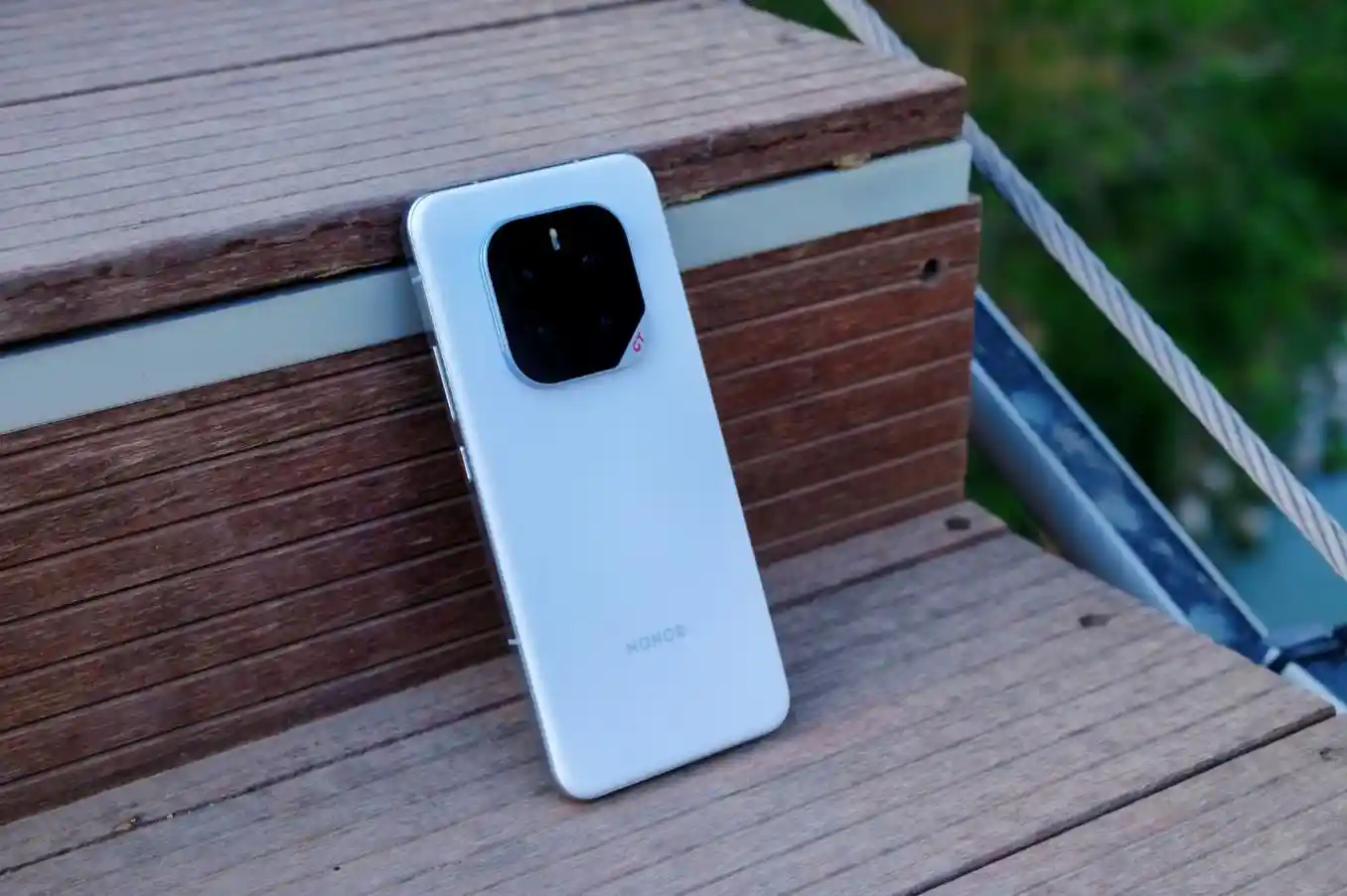 2025爆款预言：华为力压群雄，荣耀双星崛起，这三款性能怪兽竟全配超低售价！