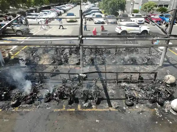 恩施42辆电动自行车大火引反思：安全警钟再次敲响