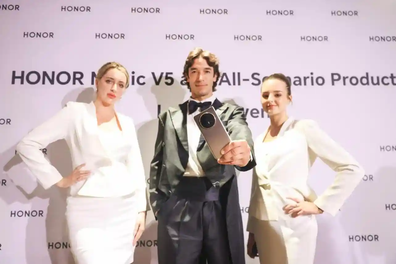 荣耀Magic V5西欧首发：硬核科技与AI体验双轮驱动新革命