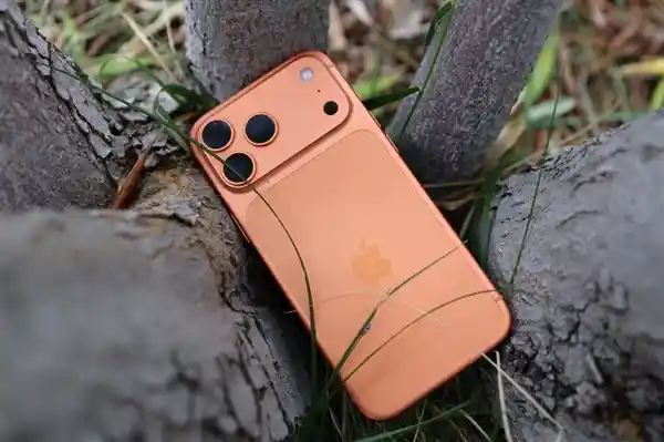 首批iPhone 17贴膜惨案曝光:工具竟把边框刮花,果粉痛心不已